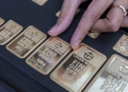 Harga Emas Antam Turun Tajam Rp21.000 per Gram, Semakin Menjauh dari Rp2 Juta